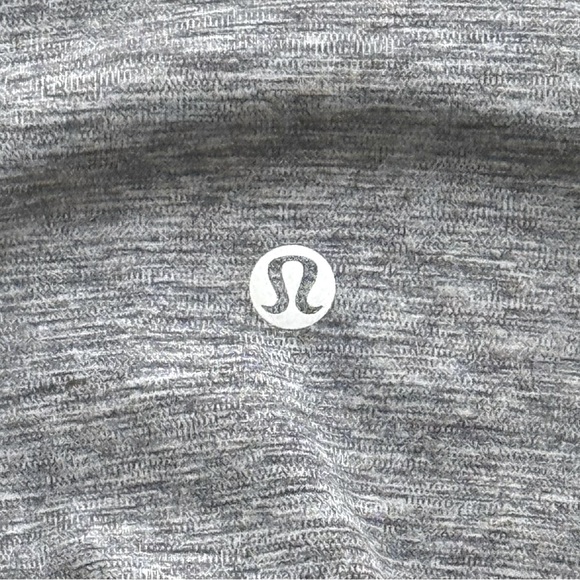 Lululemon Women’s Grey Leggings! Size 2! - Picture 5 of 8